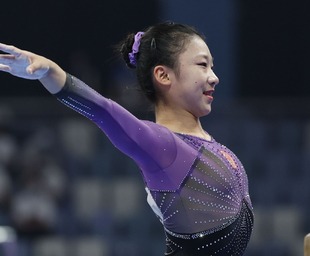 赌场周边的产业链：解析典当行、高利贷与博彩的共生关系。（赌场周边产业生态：典当行、高利贷与博彩的共生机制解读）