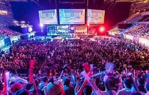 牵动球迷的 牵动球迷的